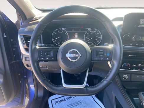 Used 2023 Nissan Rogue SL w/ SL Premium Package image 2