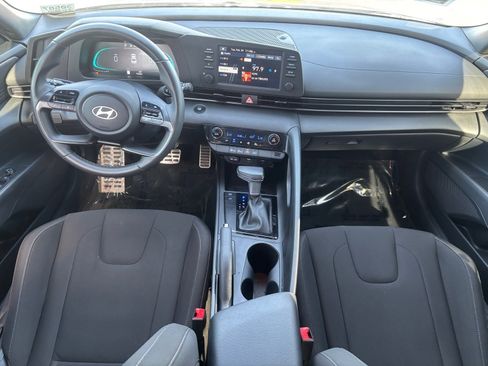 Used 2025 Hyundai Elantra Sport image 20
