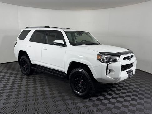 Used 2015 Toyota 4Runner SR5 Premium image 9