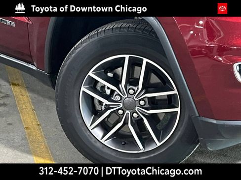 Used 2022 Jeep Grand Cherokee Limited AWD/4WD image 2