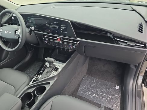 New 2026 Kia Niro EX FWD image 11