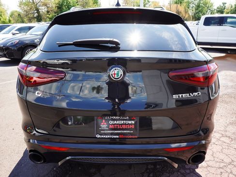 Used 2023 Alfa Romeo Stelvio Veloce AWD/4WD image 5