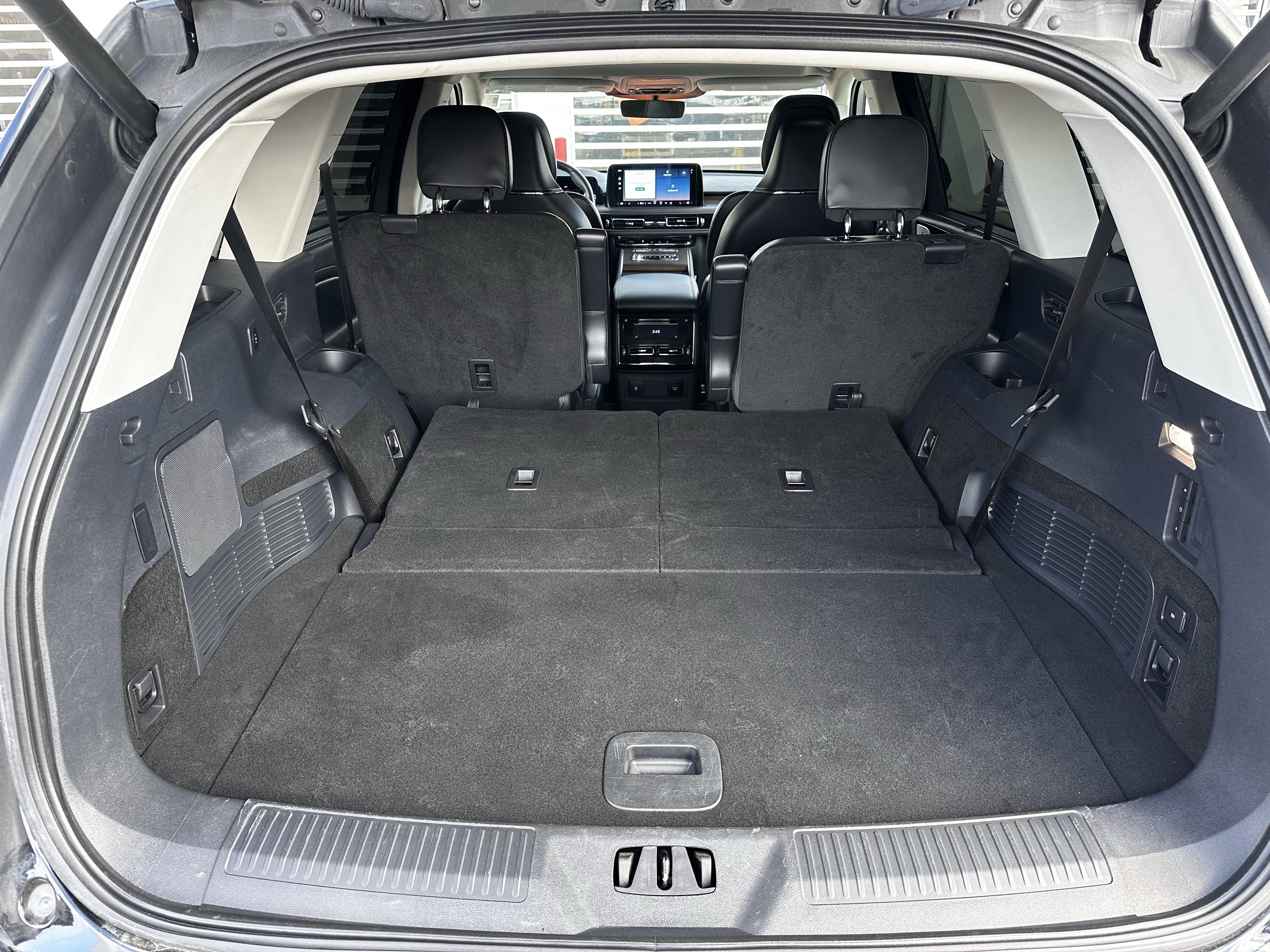 Used 2025 Lincoln Aviator Reserve w/ Equipment Group 201A AWD/4WD image 13