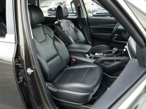 Used 2025 Kia Telluride S AWD/4WD image 13