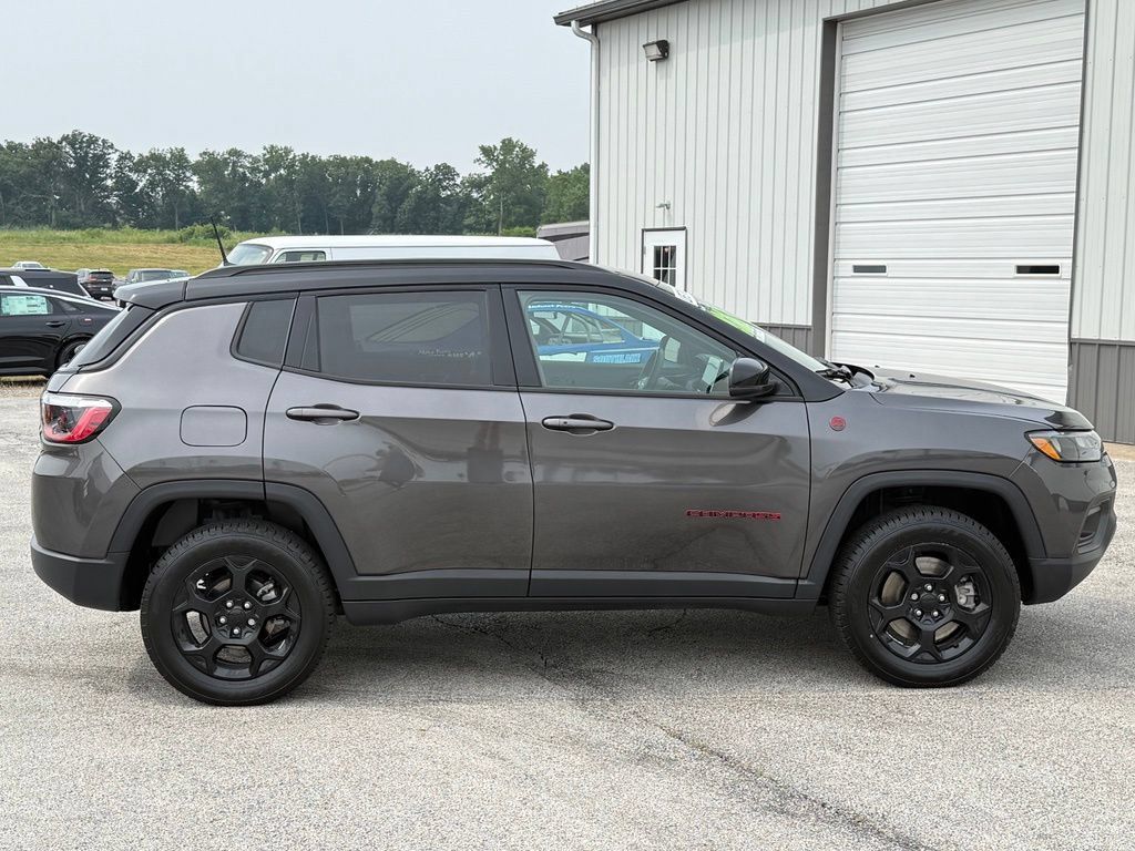 Used 2024 Jeep Compass Trailhawk w/ Trailhawk Convenience Group AWD/4WD image 9