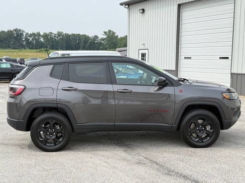 Used 2024 Jeep Compass Trailhawk w/ Trailhawk Convenience Group AWD/4WD image 9