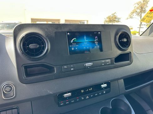 Used 2024 Mercedes-Benz Sprinter 2500 image 11