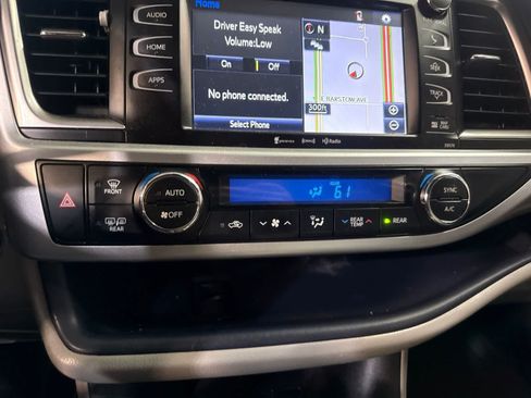Used 2017 Toyota Highlander XLE AWD/4WD image 27