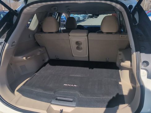 Used 2020 Nissan Rogue SV image 10