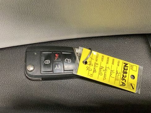 Used 2018 Volkswagen Tiguan SE w/ Panoramic Sunroof Package image 12