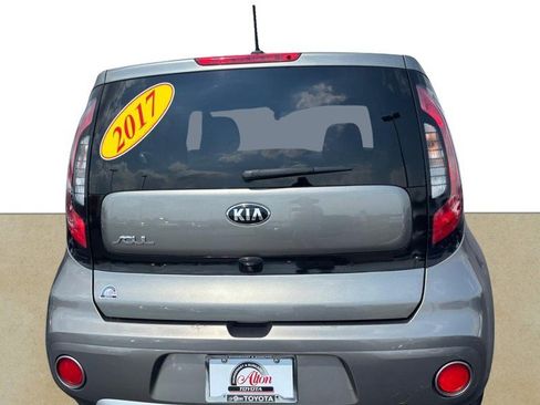 Used 2017 Kia Soul + FWD image 5