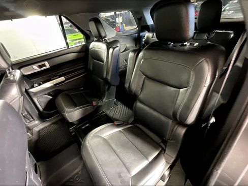 Used 2021 Ford Explorer Limited w/ Equipment Group 301A AWD/4WD image 31