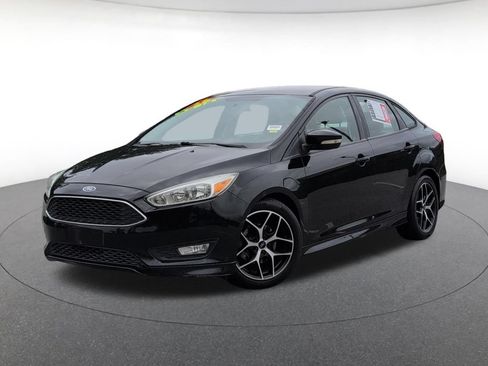Used 2016 Ford Focus SE w/ SE Sport Package FWD image 1