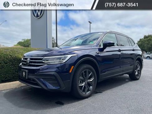 Used 2023 Volkswagen Tiguan SE w/ Panoramic Sunroof Package FWD image 1