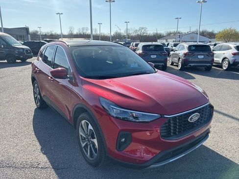 Used 2025 Ford Escape Platinum w/ Premium Technology Package image 7