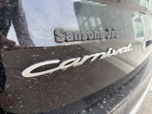 Used 2022 Kia Carnival LX FWD image 4