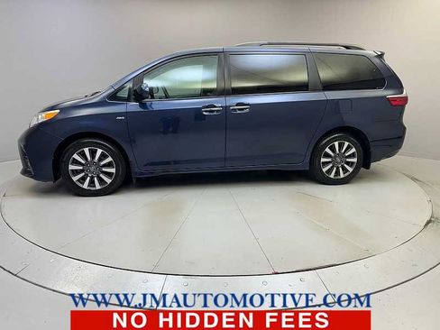 Used 2020 Toyota Sienna XLE Premium AWD/4WD image 2
