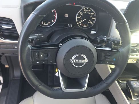 Used 2023 Nissan Rogue SL w/ SL Premium Package image 4