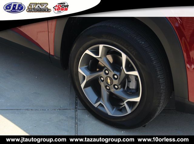 Used 2025 Chevrolet Trax LT w/ LT Convenience Package FWD image 9