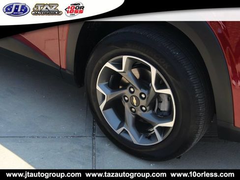 Used 2025 Chevrolet Trax LT w/ LT Convenience Package FWD image 9