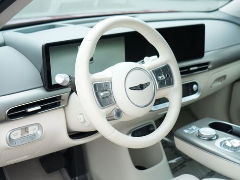 Used 2024 Genesis GV60 RWD image 29