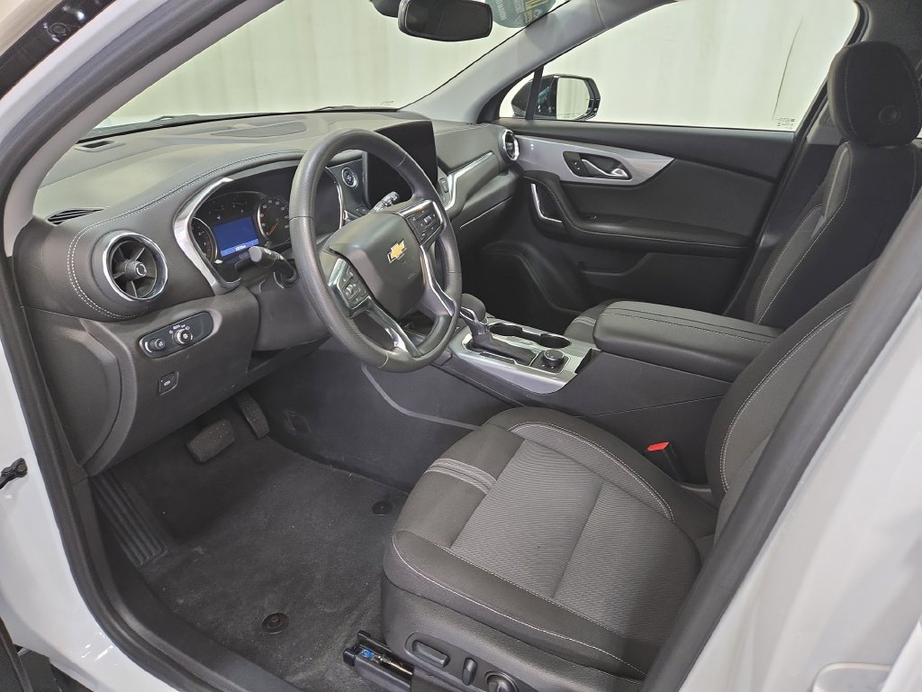 Used 2024 Chevrolet Blazer LT w/ Convenience Package FWD image 2