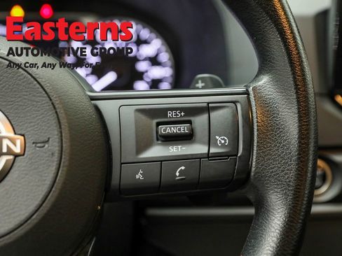 Used 2024 Nissan Pathfinder S image 16