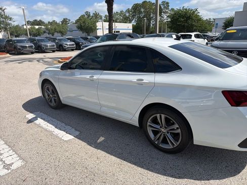 Certified 2023 Volkswagen Jetta SE w/ Panoramic Sunroof Package FWD image 3
