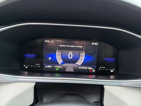 Used 2025 Volkswagen Taos SE image 13