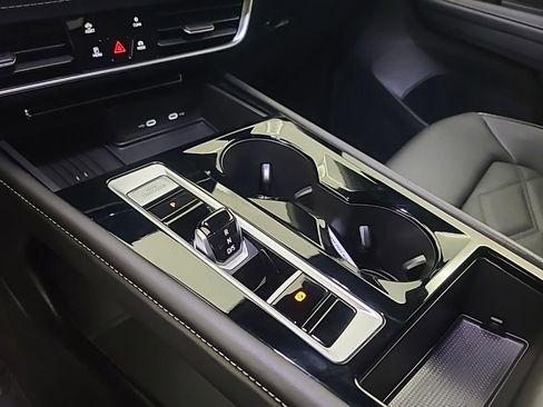 Used 2025 Volkswagen Atlas Cross Sport SE image 38