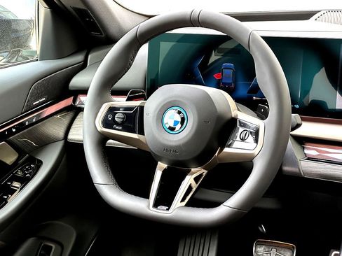 New 2026 BMW 550e xDrive w/ Executive Package image 23