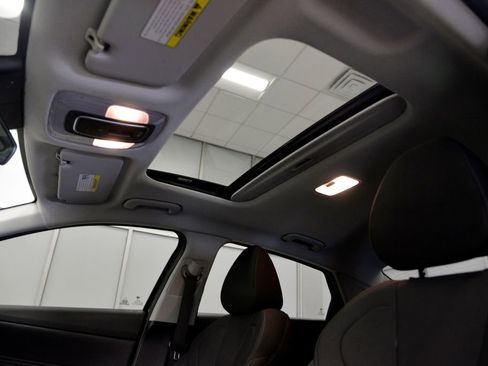 Used 2022 Hyundai Elantra SEL w/ Convenience + Premium Package image 27