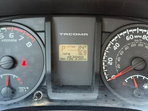 Used 2016 Toyota Tacoma SR RWD image 20