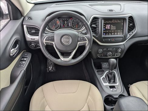 Used 2016 Jeep Cherokee Latitude w/ Safety/Convenience Group FWD image 16