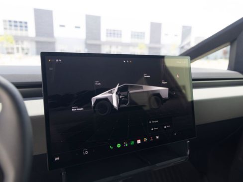 Used 2025 Tesla Cybertruck AWD Crew Cab image 21