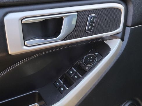 Used 2021 Ford Explorer XLT image 19