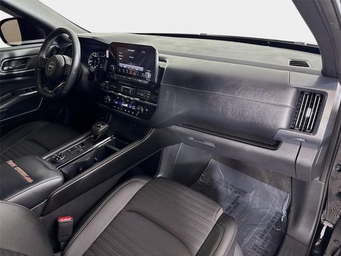 Used 2024 Nissan Pathfinder Rock Creek AWD/4WD image 28