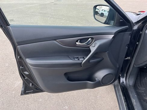 Used 2015 Nissan Rogue SV w/ SV Premium Package image 18