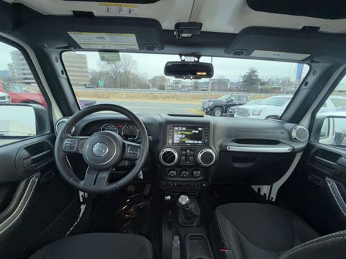 Used 2017 Jeep Wrangler Unlimited Sahara w/ Dual Top Group image 21