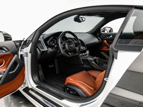 Used 2010 Audi R8 V10 image 42