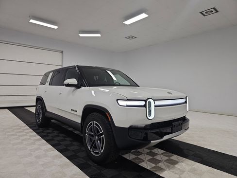 Used 2025 Rivian R1S Adventure image 7