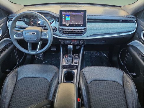 Used 2024 Jeep Compass Latitude image 18