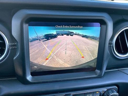 Used 2022 Jeep Wrangler Unlimited Sahara image 14