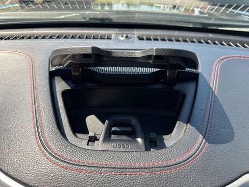 Used 2015 Jeep Cherokee Trailhawk w/ Comfort/Convenience Group image 34