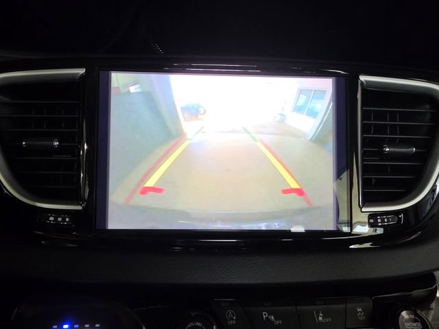 Used 2023 Chrysler Pacifica Touring-L FWD image 31