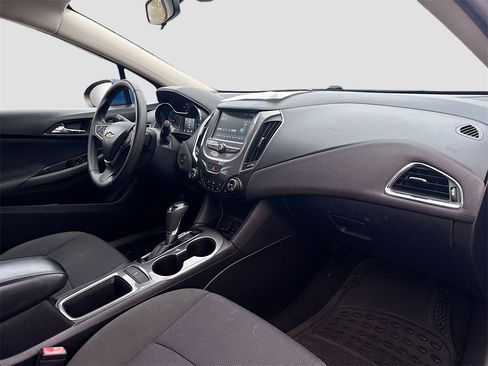 Used 2017 Chevrolet Cruze LT w/ Convenience Package image 27