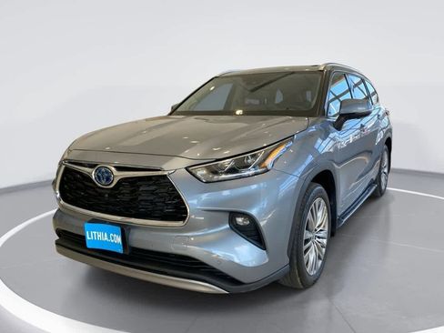 Used 2023 Toyota Highlander Platinum image 1