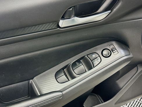 Used 2025 Nissan Altima 2.5 SV image 15