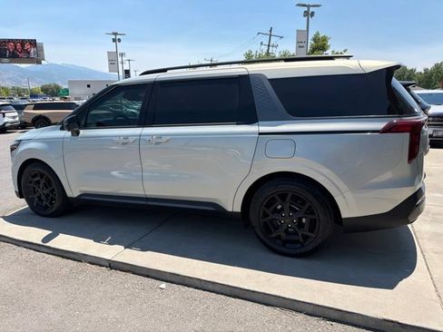 Used 2025 Kia Carnival SX w/ SX Dark Edition Package FWD image 3