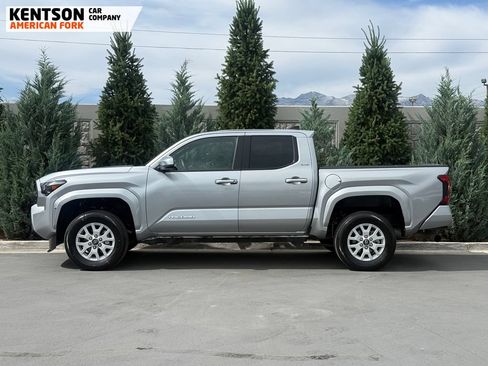 Used 2025 Toyota Tacoma SR5 AWD/4WD image 4